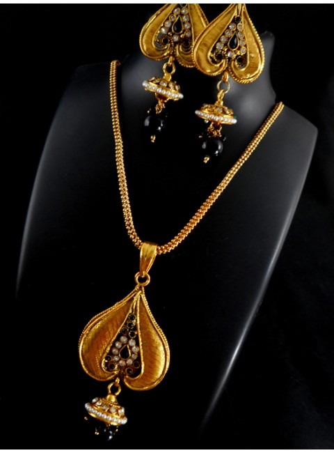 Polki Pendant Set